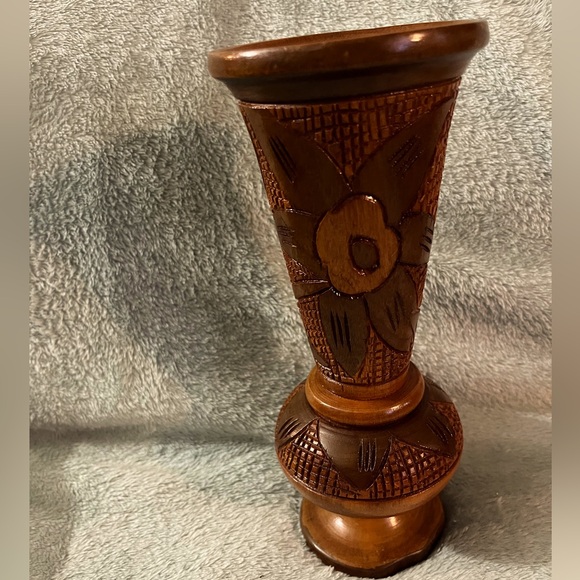 Beautiful Wood Vase,Source unknown on who made it,solid wood,I believe hand done - Picture 1 of 4